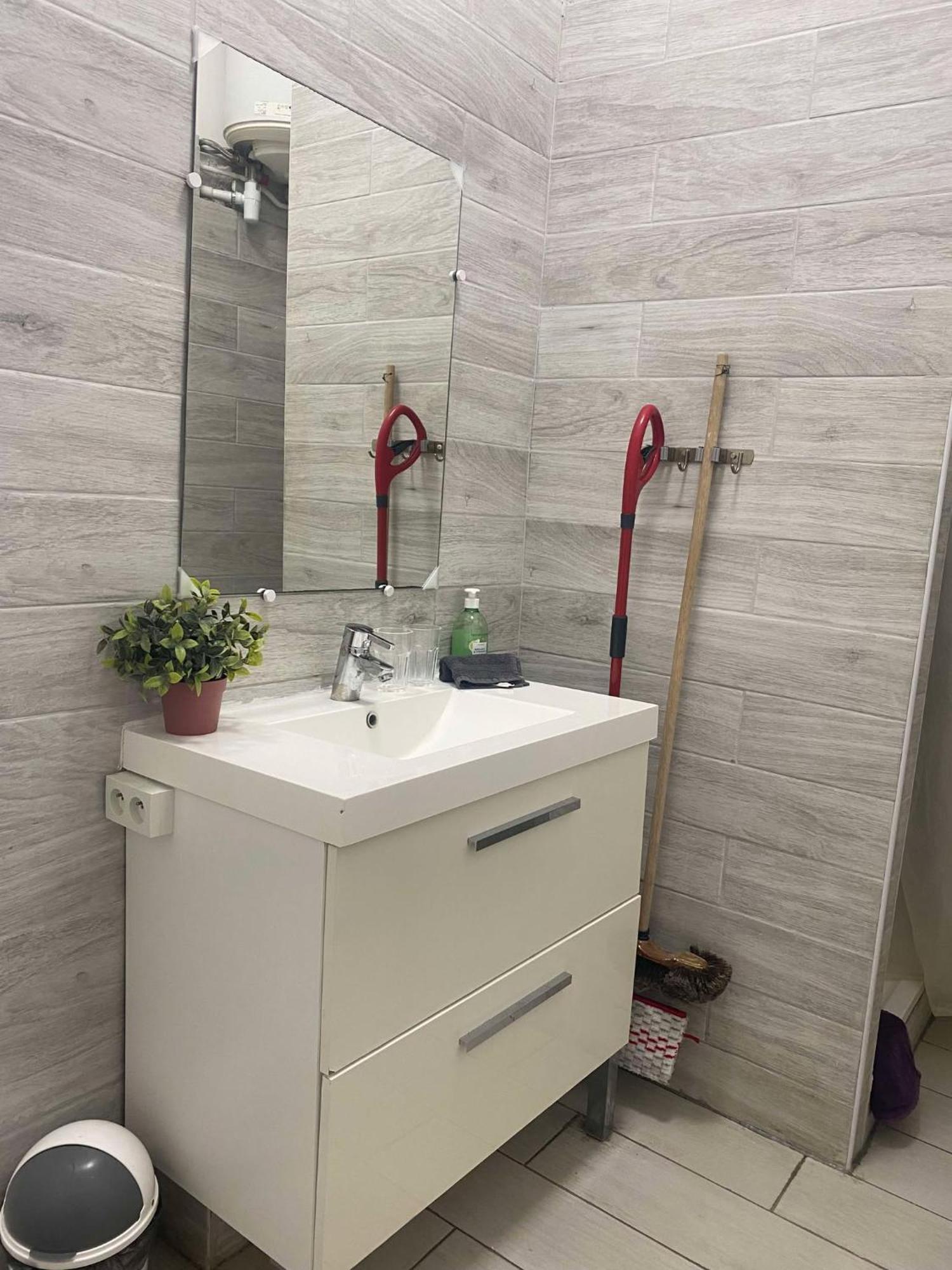 Joli T2 Refait A Neuf, Lumineux Et Accessible Apartment