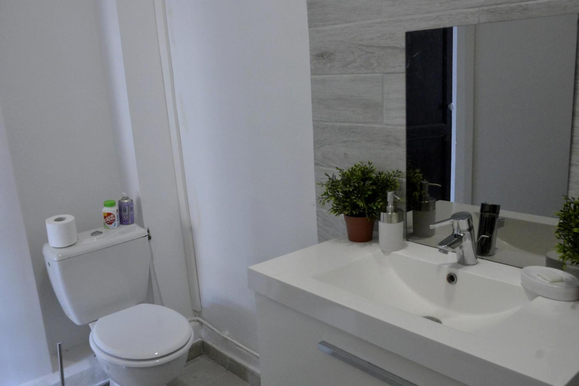 Apartment Joli T2 Refait A Neuf, Lumineux Et Accessible Marseille